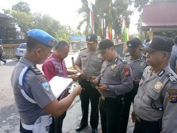 Kapolsek Bukitraya Razia Kelengkapan Kendaraan Anggota